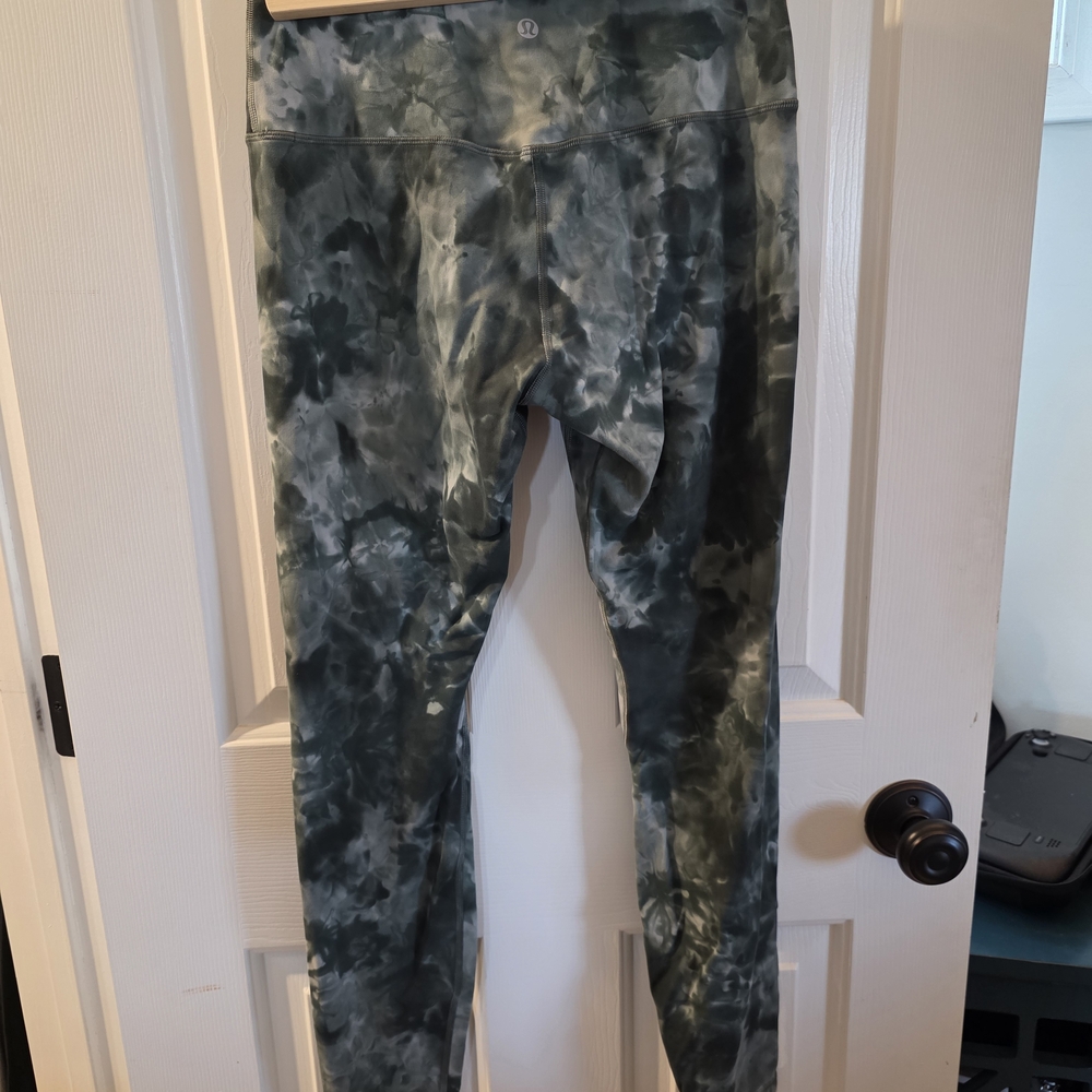 Lululemon Leggings Green Tie Dye Size 8 - Picture 3 of 4